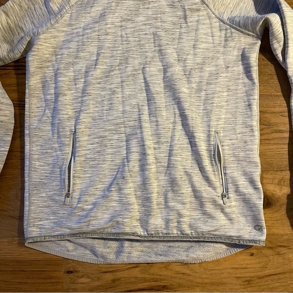 GapFit Sweatshirt - Picture 4 of 6